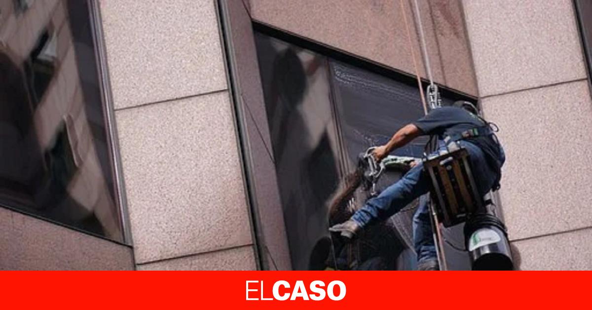 Muere Un Trabajador Que Limpiaba Cristales En Un Edificio De Mollet