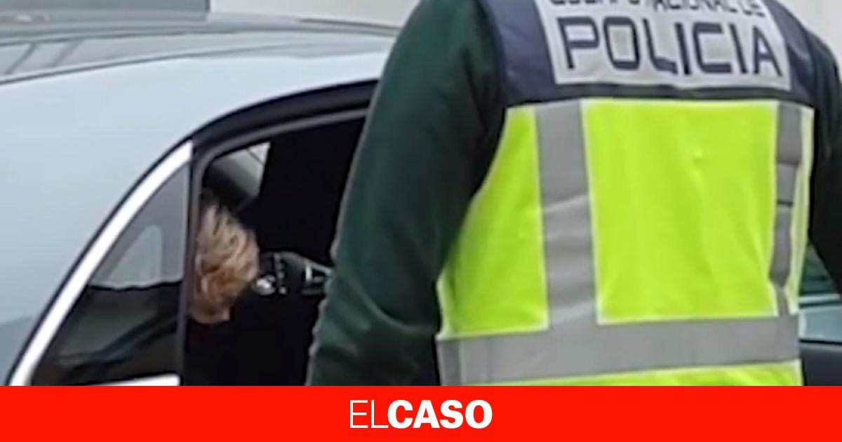 Abusa sexualmente de su hijastra menor delante de sus hermanos pequeños