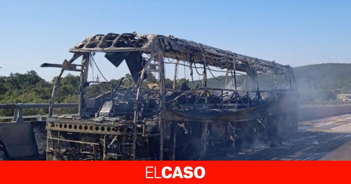 Una cincuentena de pasajeros evacuados al incendiarse un autobús en