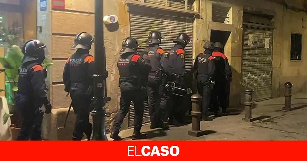 Macrooperativo Antidroga De Los Mossos En El Raval De Barcelona Con