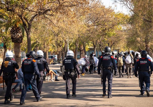 topmanta guardia urbana - mossos topmanta guardia urbana - mossos