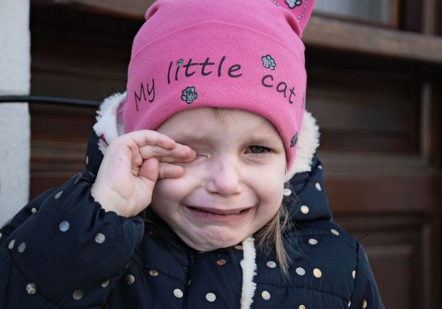 Niña llorando Niña llorando