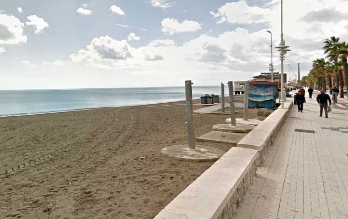 Duchas playa Huelin Duchas playa Huelin