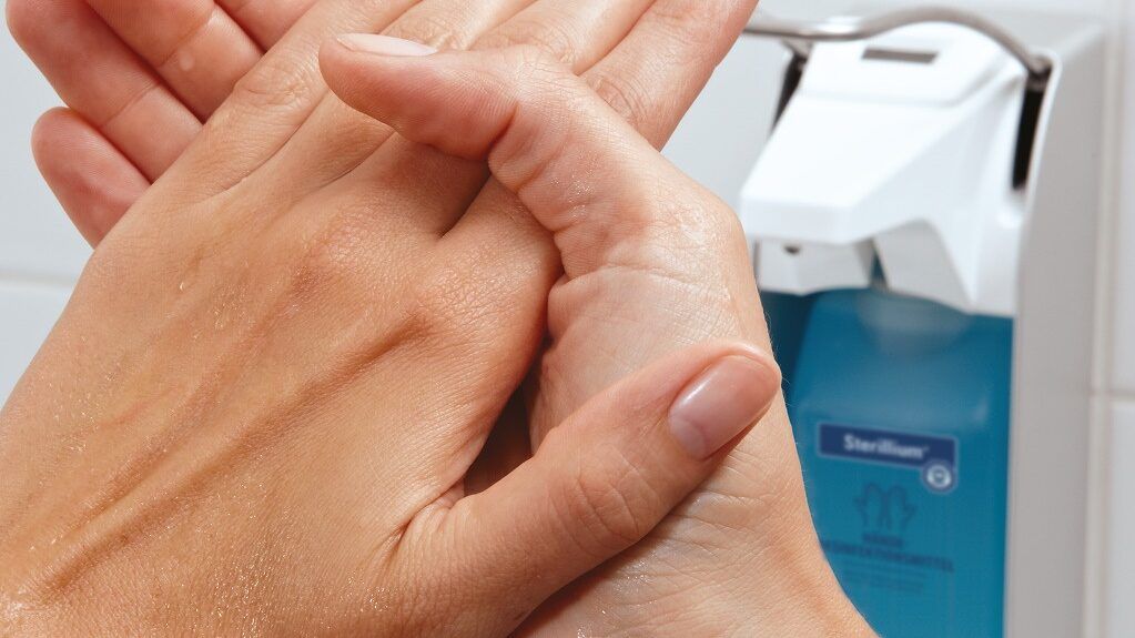 Manos gel hidroalcohólico Manos gel hidroalcohólico
