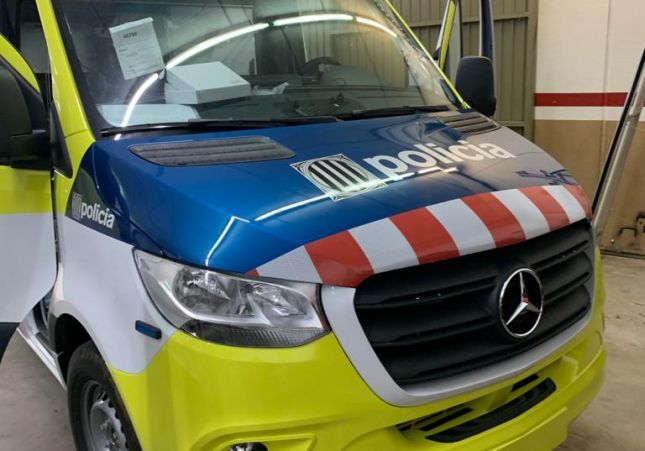 Nueva rotulación de los coches de los Mossos d'Esquadra