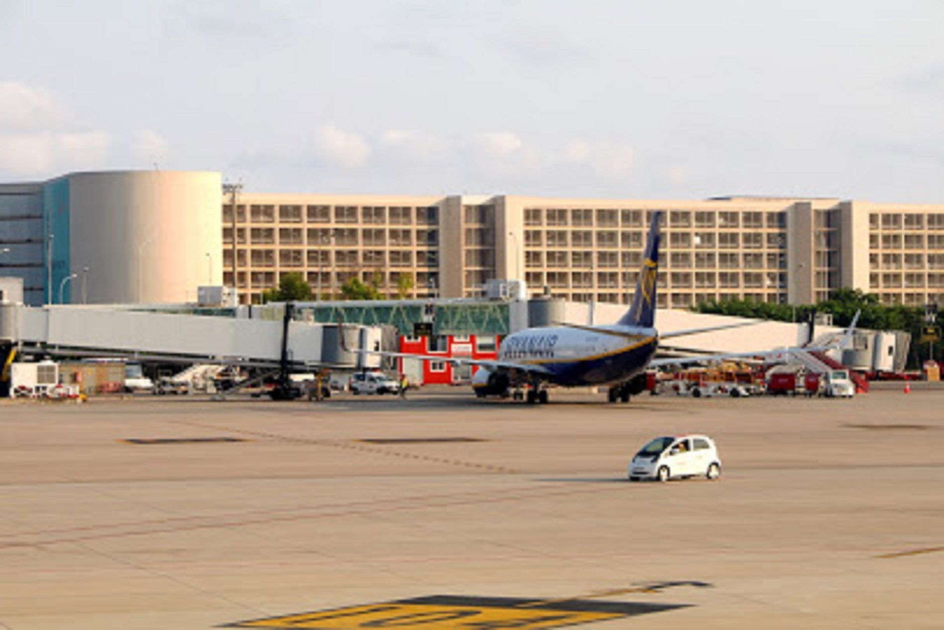 Aeropuerto Son Sant Joan / Google Maps Aeropuerto Son Sant Joan / Google Maps