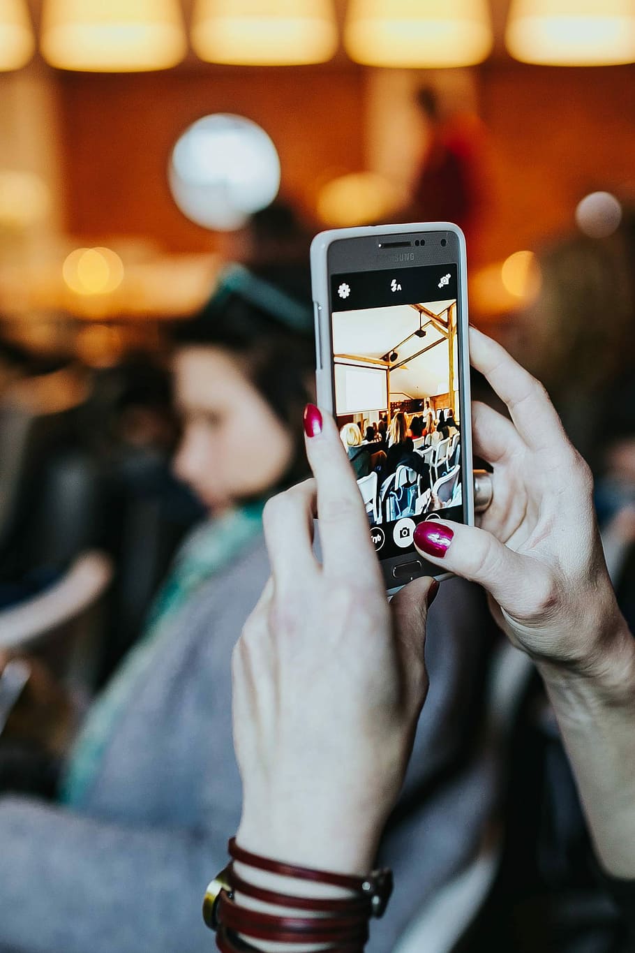Dos influencers piden comer gratis a cambio de promocionar un restaurante / Pxnio Dos influencers piden comer gratis a cambio de promocionar un restaurante / Pxnio