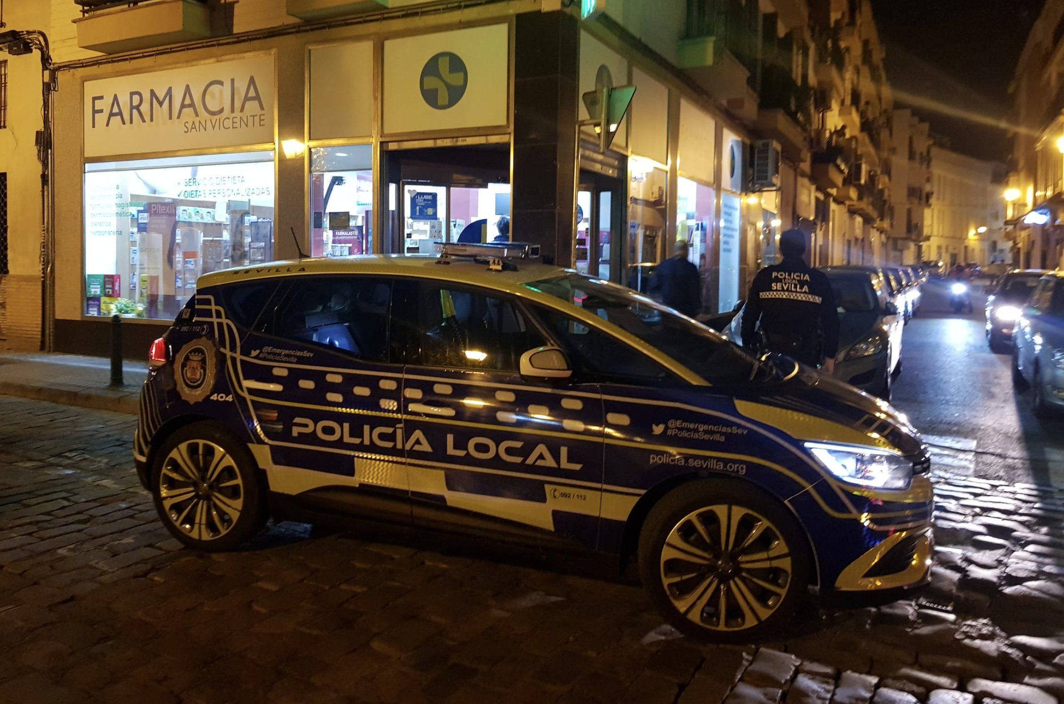 Coche policía local Sevilla atraco farmacia / Emergencias Sevilla Coche policía local Sevilla atraco farmacia / Emergencias Sevilla