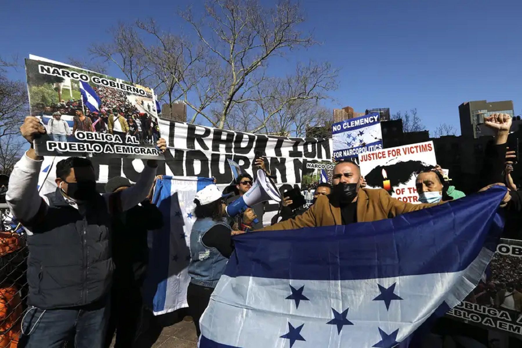 Protestes contra Tony Hernández i el president / EFE Protestes contra Tony Hernández i el president / EFE