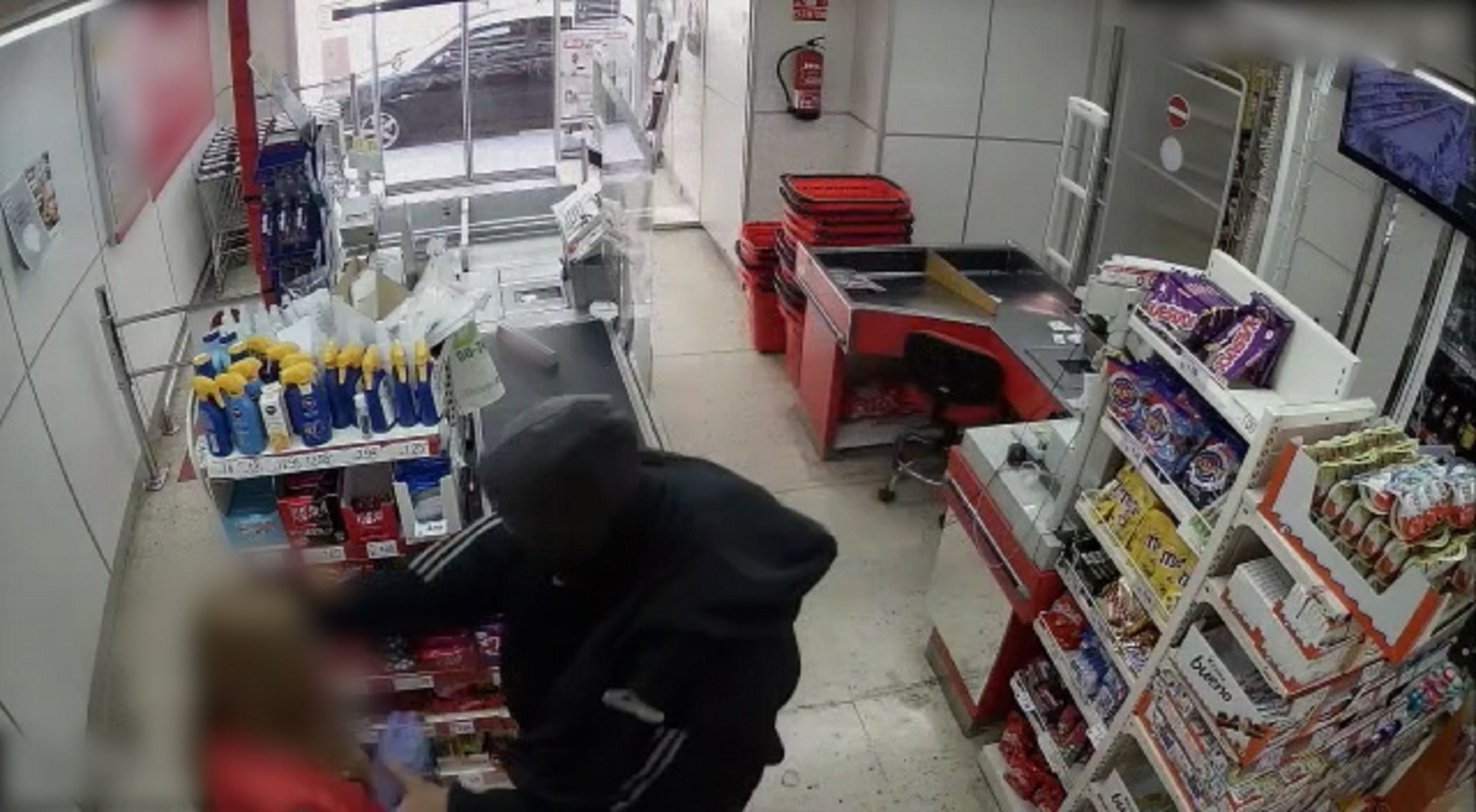 Robo jeringuilla Llobregat / Mossos d'Esquadra Robo jeringuilla Llobregat / Mossos d'Esquadra