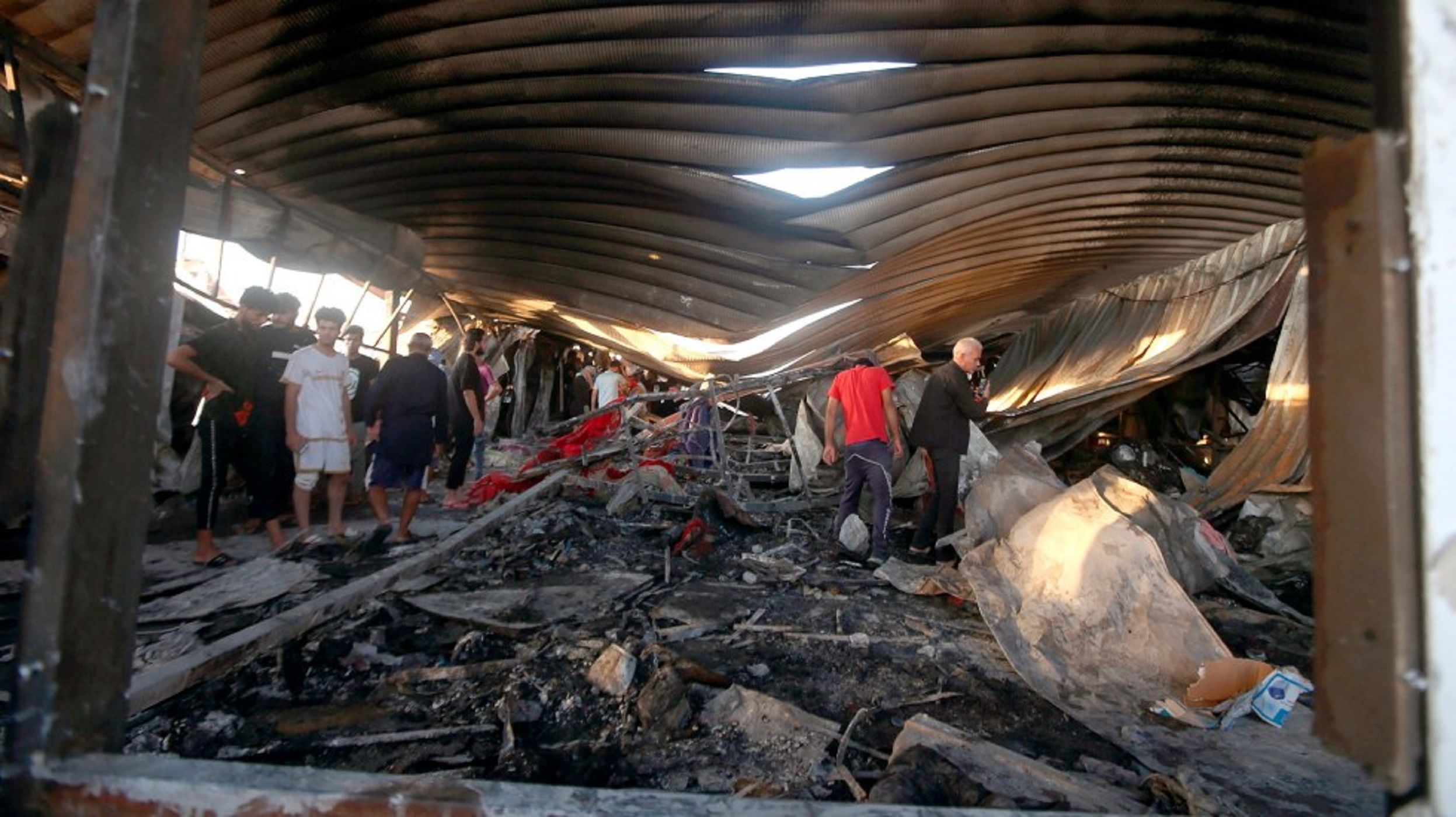 Hospital Covid 19 en irak després de l'incendi / Efe Hospital Covid 19 en irak després de l'incendi / Efe