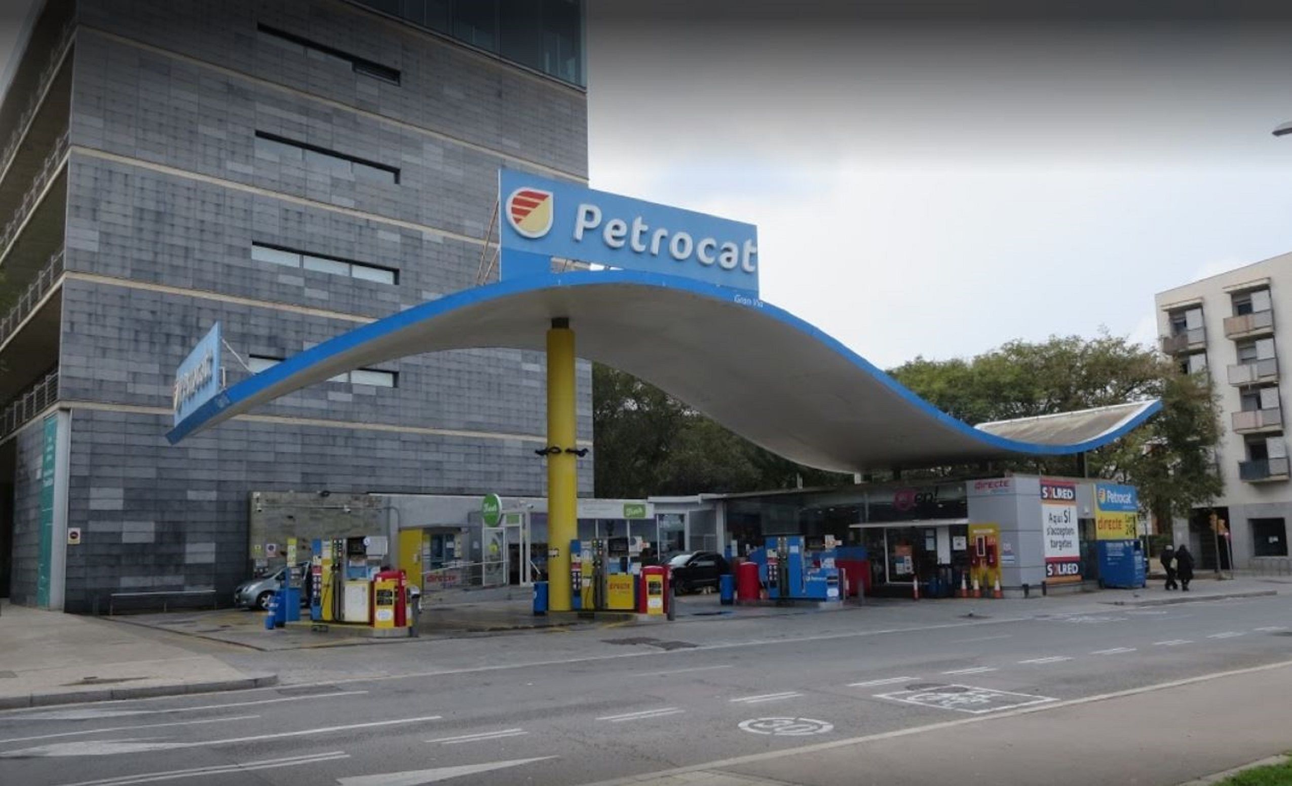 Gasolinera Petrocat L'Hospitalet de Llobregat / GM Gasolinera Petrocat L'Hospitalet de Llobregat / GM
