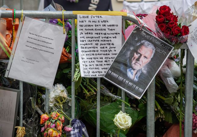 altar homenatge mort assassinat periodista peter r. de vries holanda crim organitzat
