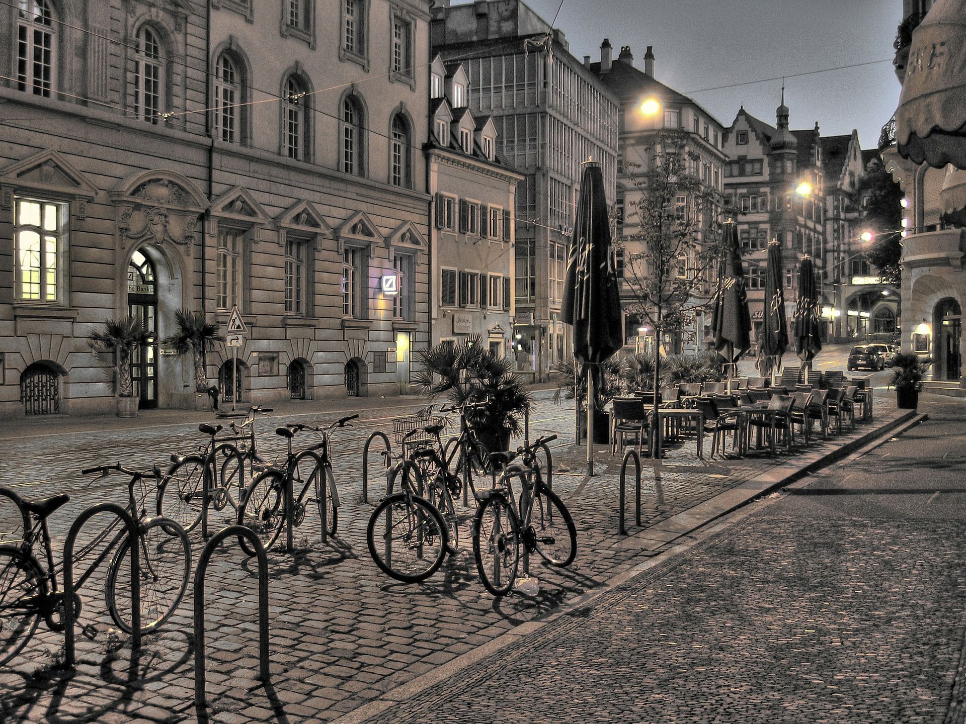 bicicleta aparcada - pixabay