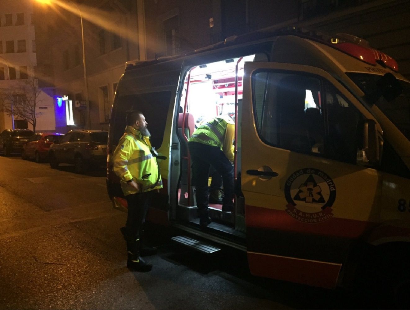 Ambulància del SAMUR assisteix un ferit a Madrid - SAMUR