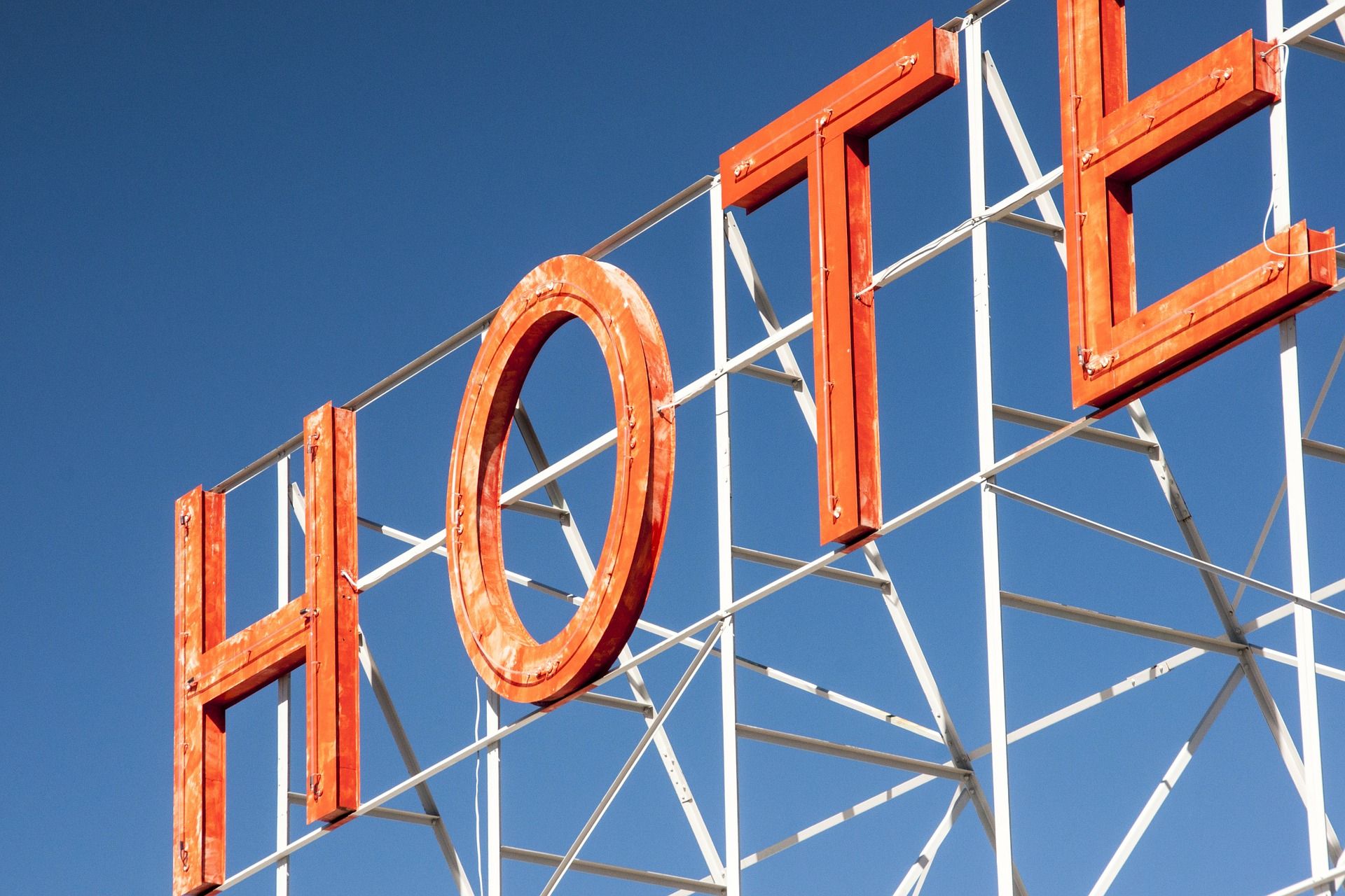 hotel cartell - pixabay