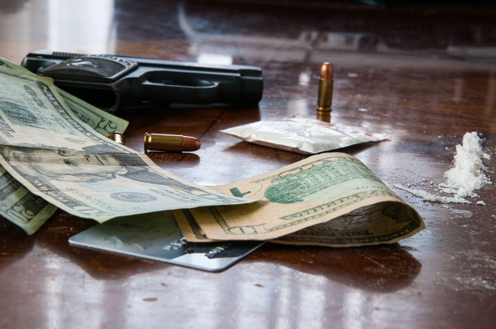 pistola bales diners drogues - pixabay
