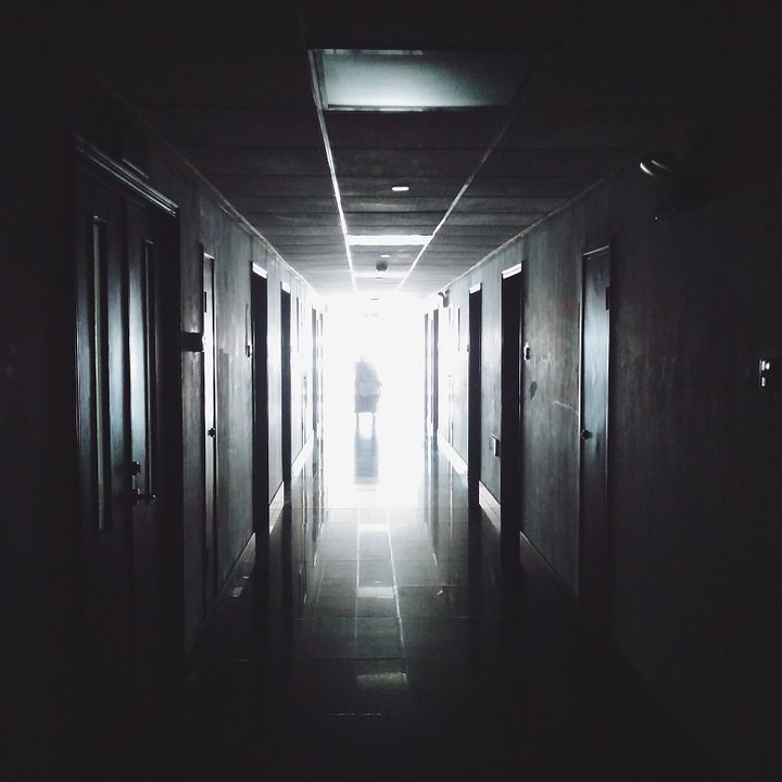 pasillo hospital-pixabay Foundry