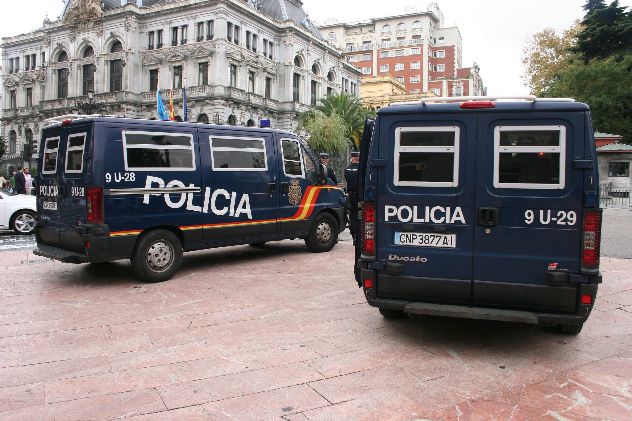 furgoneta policia nacional - flickr