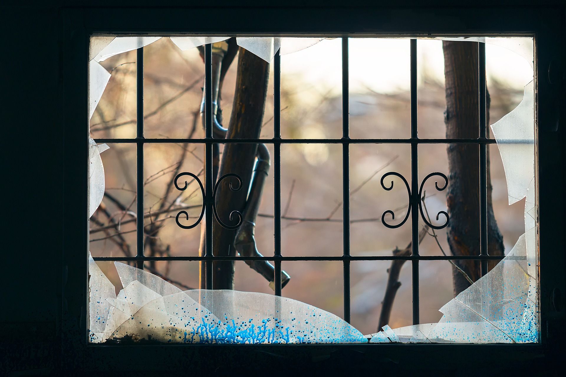 ventana rota robo - pixabay