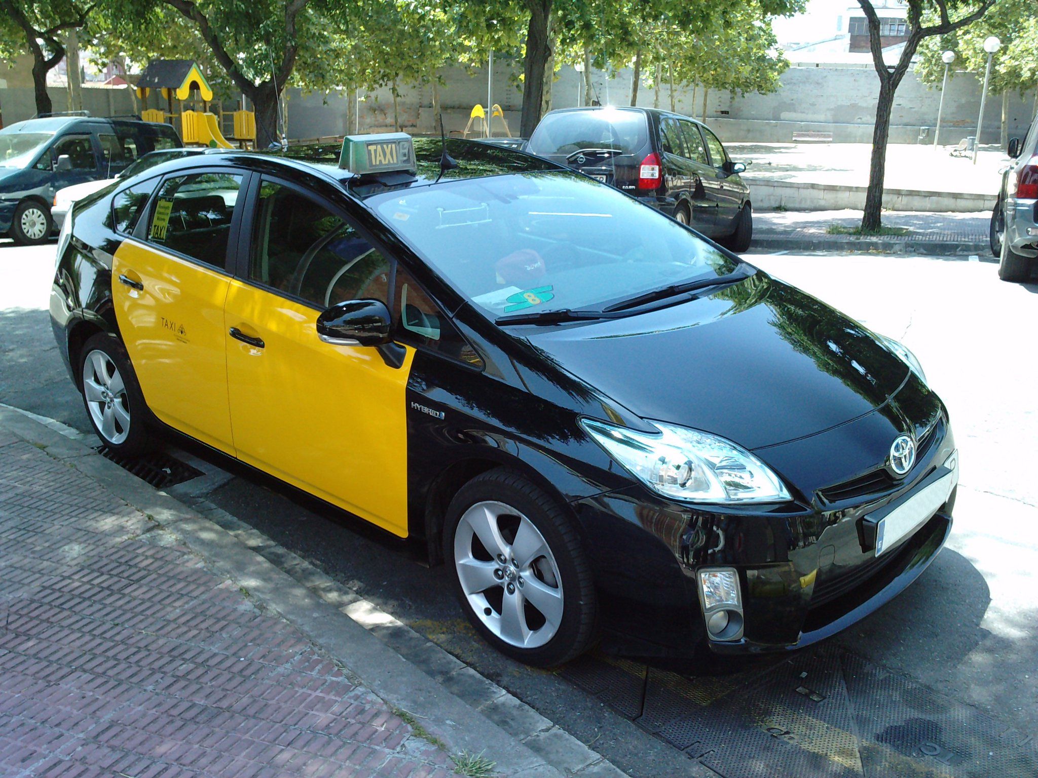 taxi barcelona prius