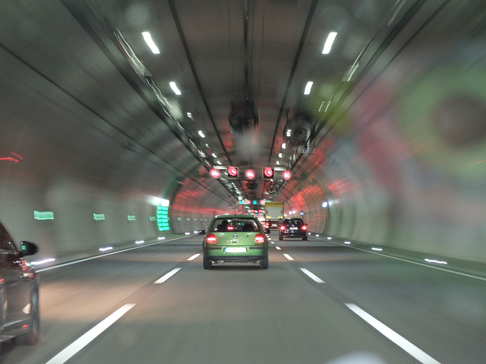 túnel cotxes - pixabay