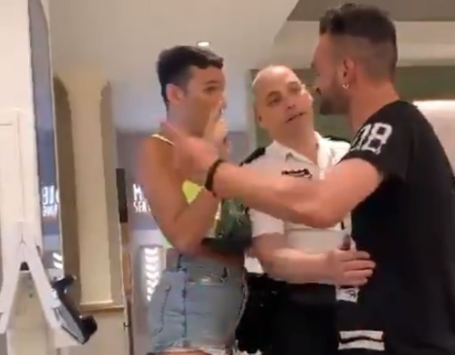 Agresión Homófoba   @CelopanYT