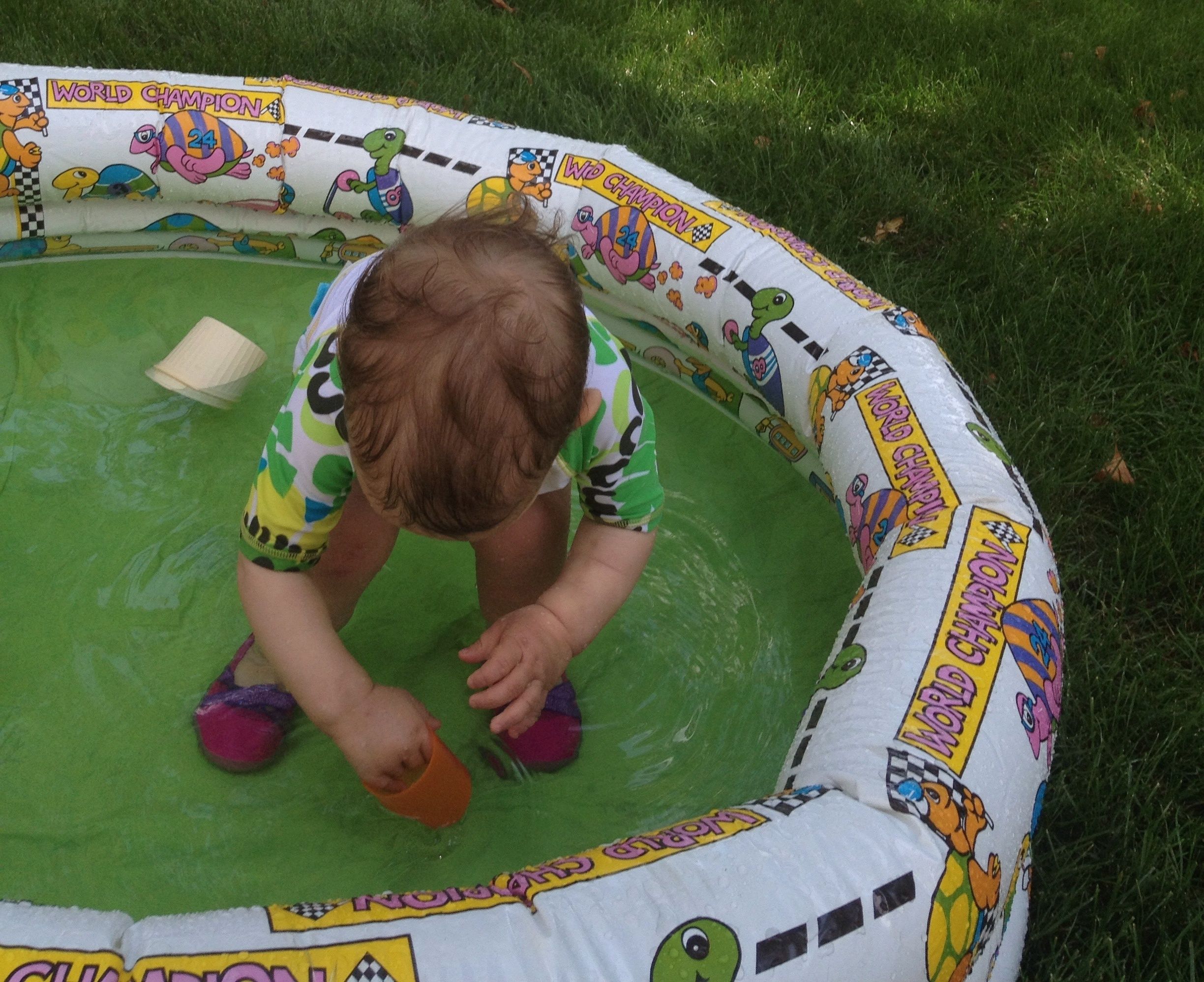 bebe niño piscina plastico