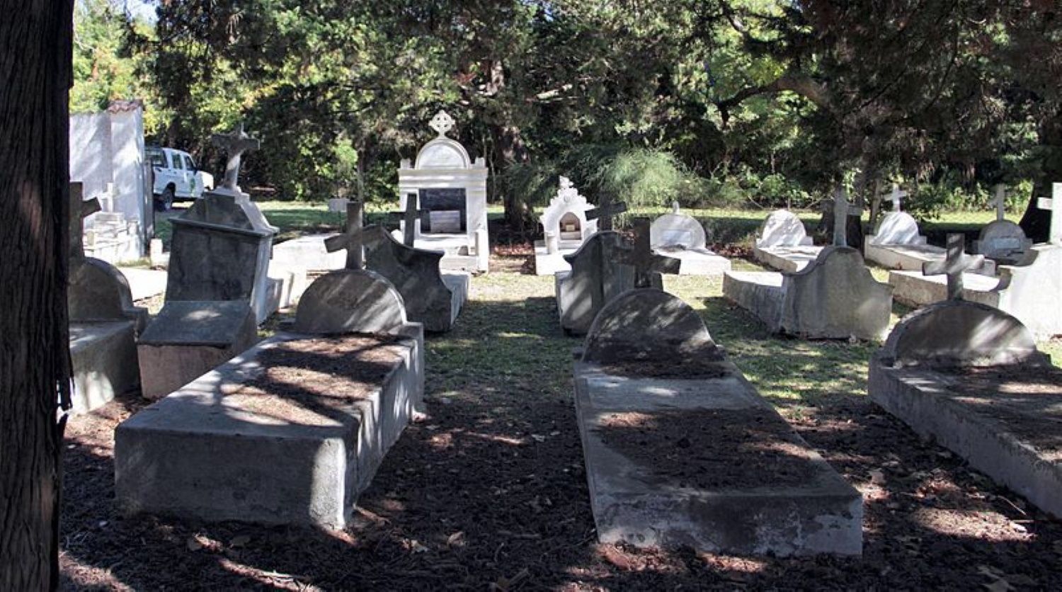 Cementerio / Wikipedia