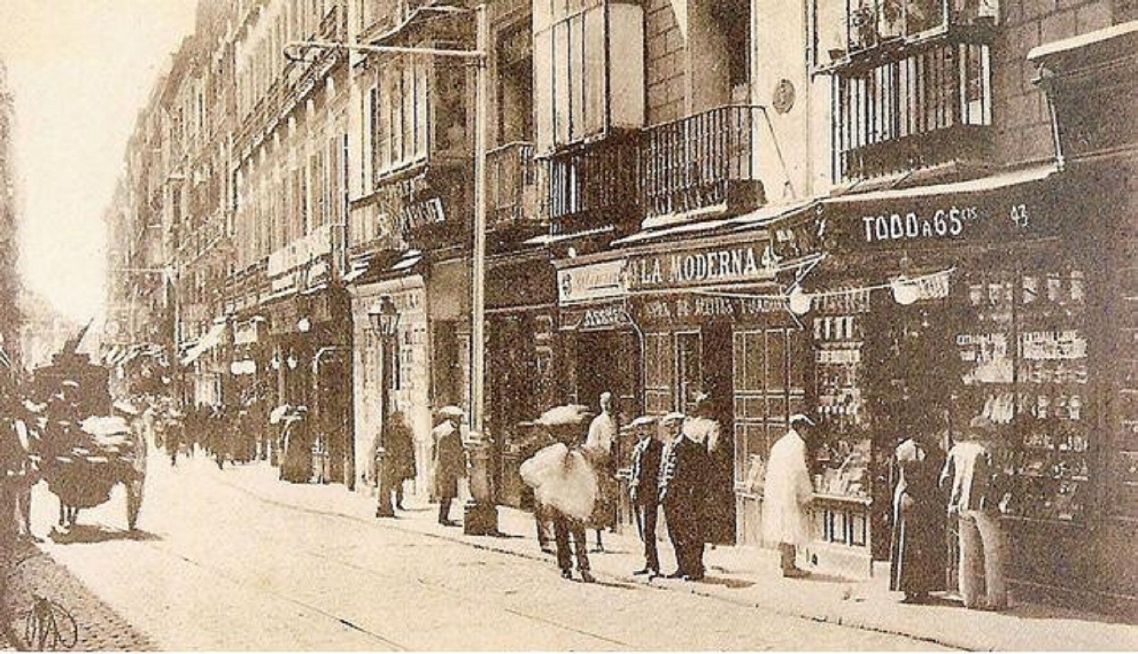 Fotografia del carrer Fuencarral a principis del segle XX. Font World Literary Atlas