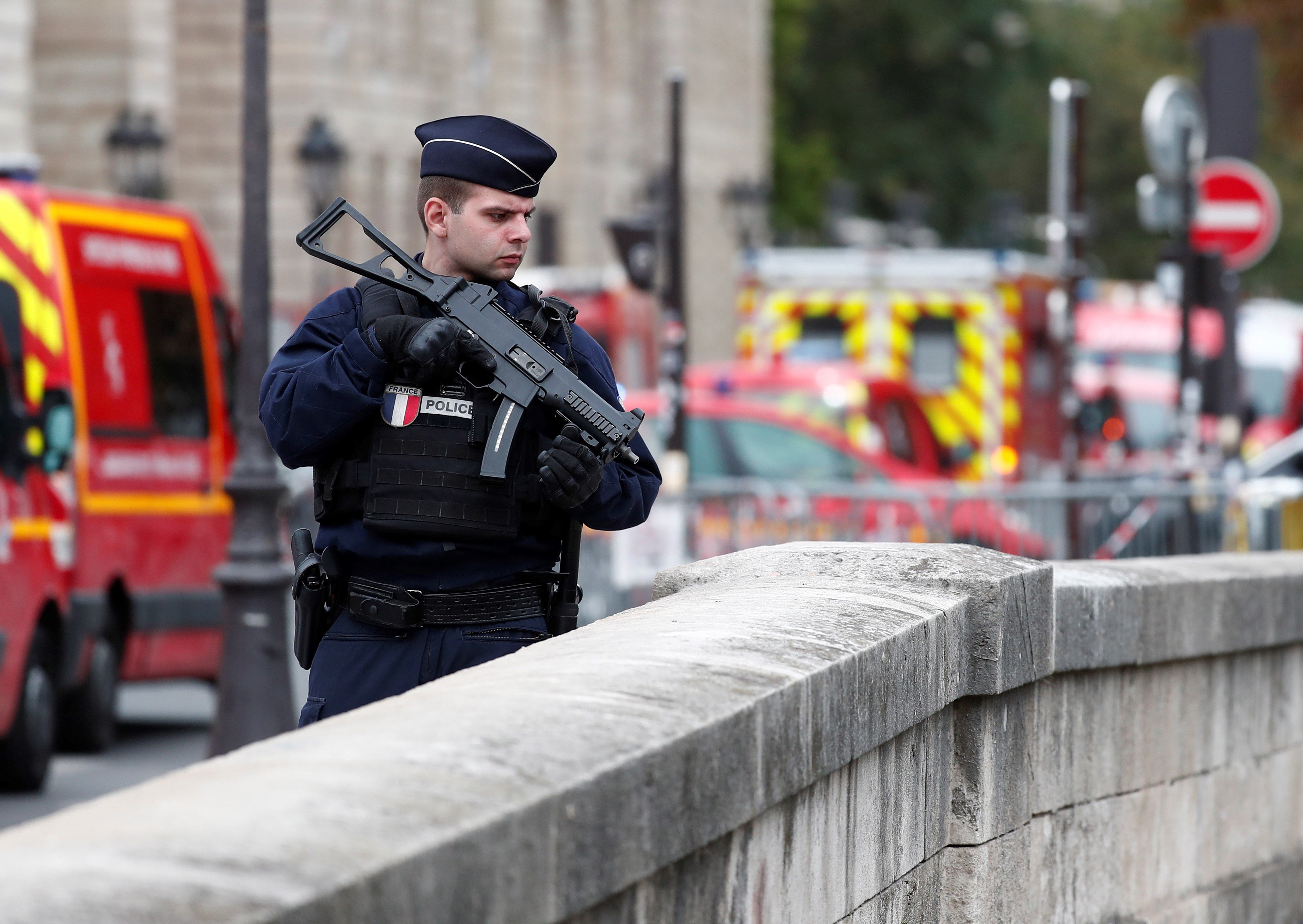 Policia París