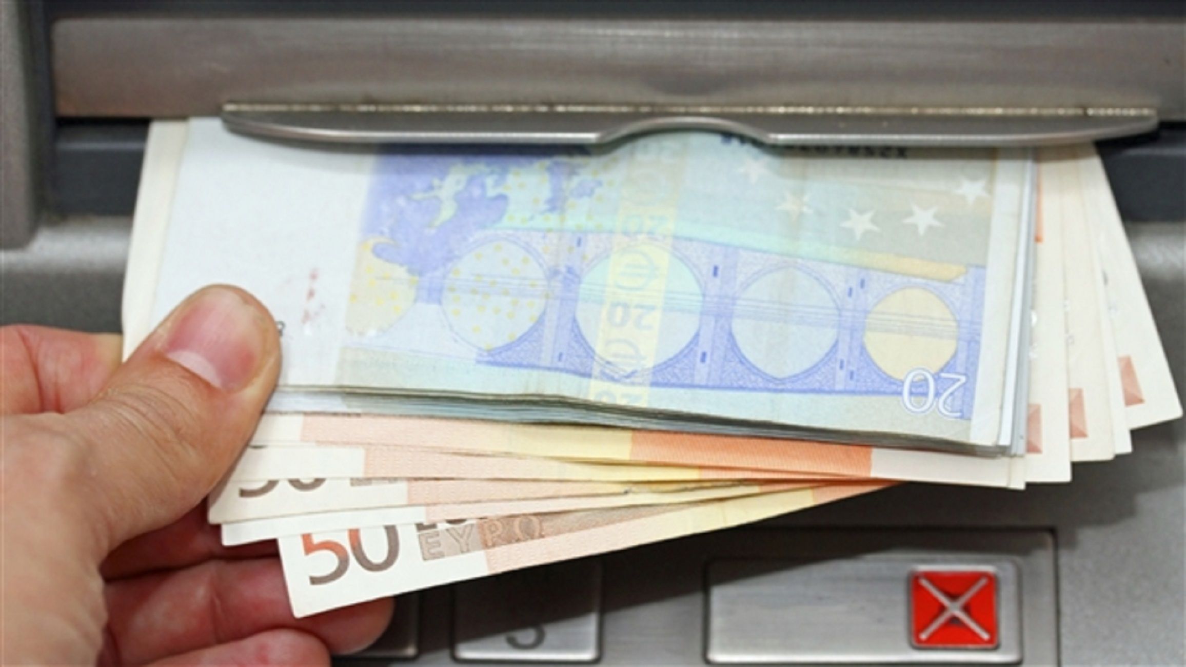 Caixer automàtic diners euros