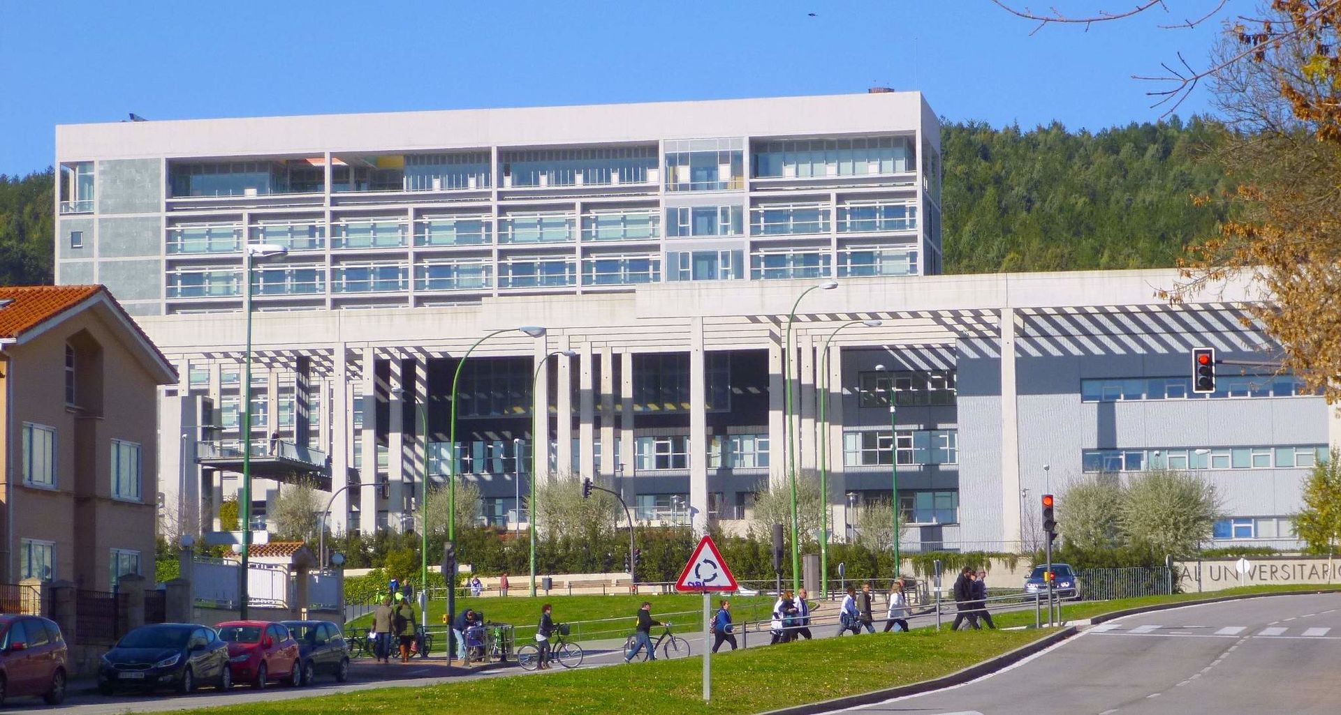 Hospital Universitario de Burgos / Wikipedia