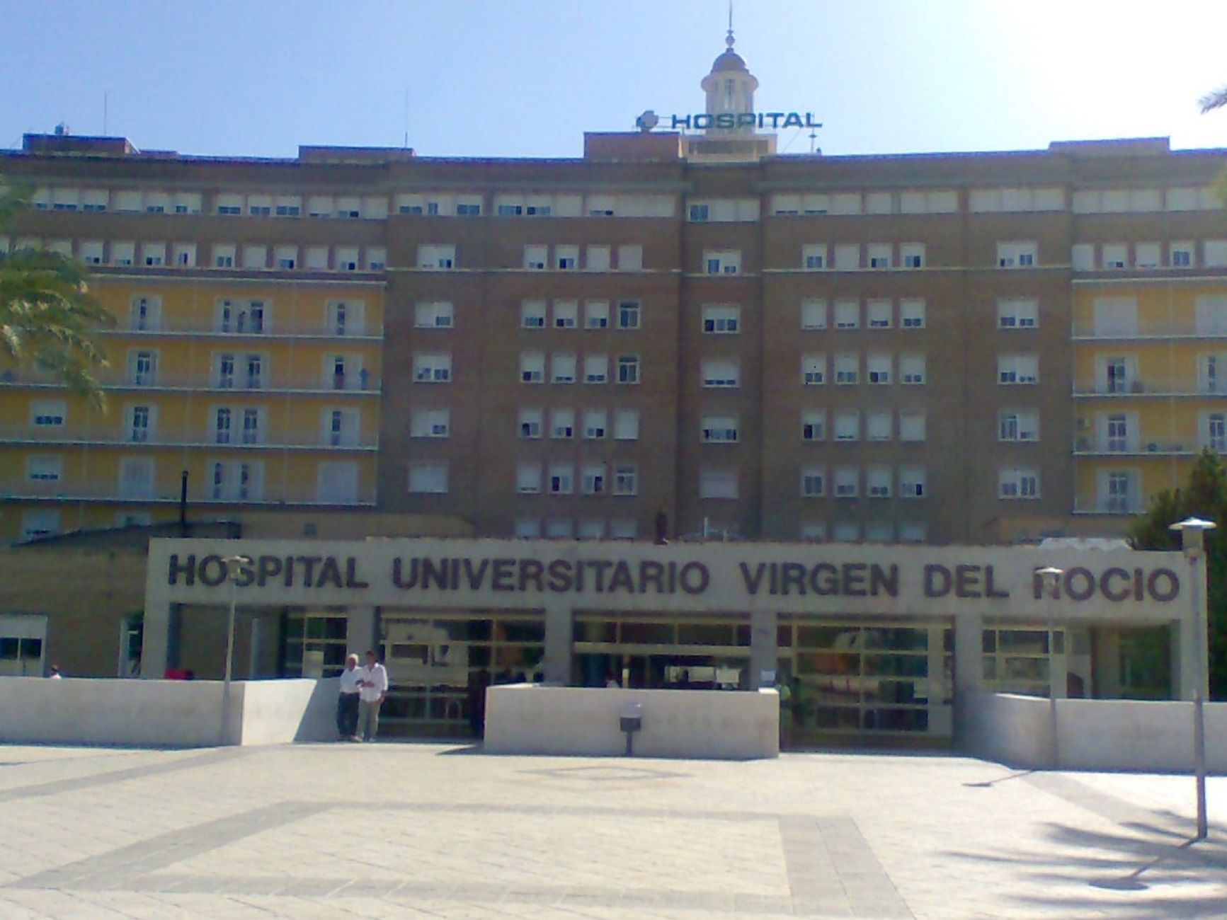 Hospital Virgen del Rocío Sevilla / Wikipedia