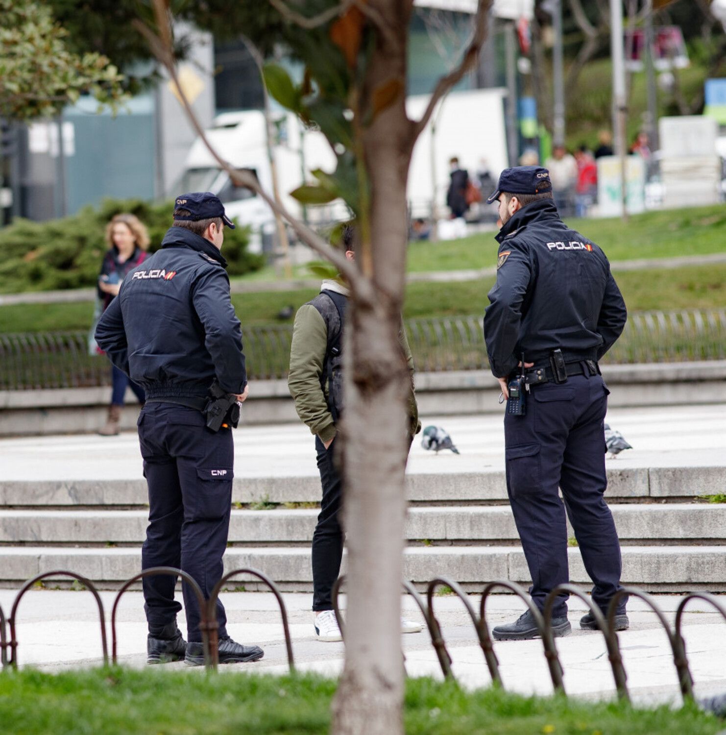 Policias hacen cumplir las restricciones / Europa Press