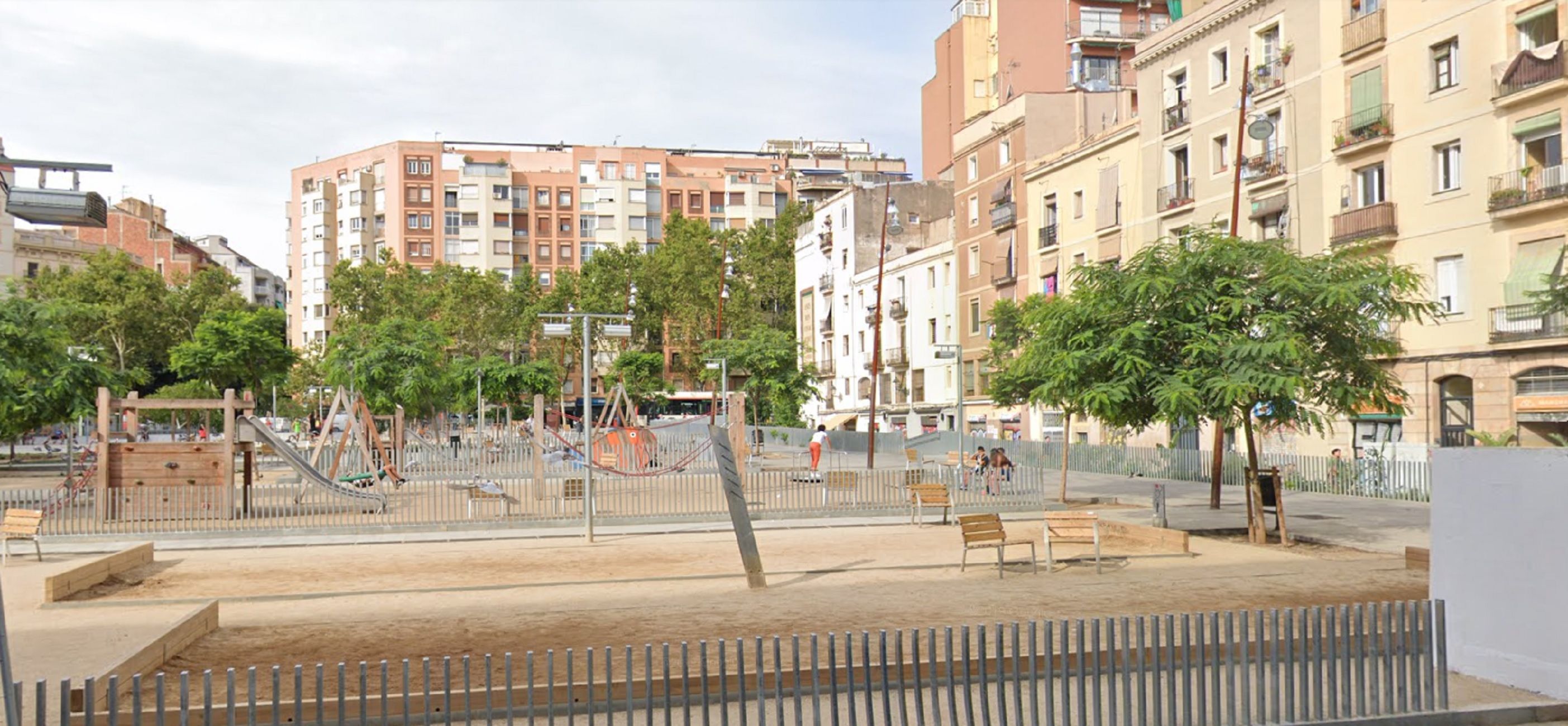 Plaza Folch i Torres Barcelona / Google Maps