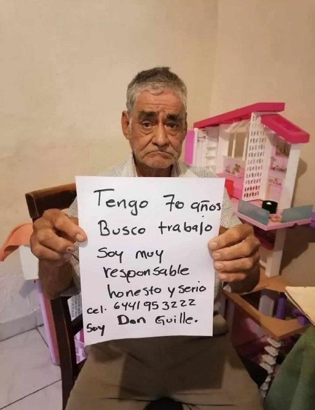 Anciano busca trabajo para poder cobrar la pensión / Twitter