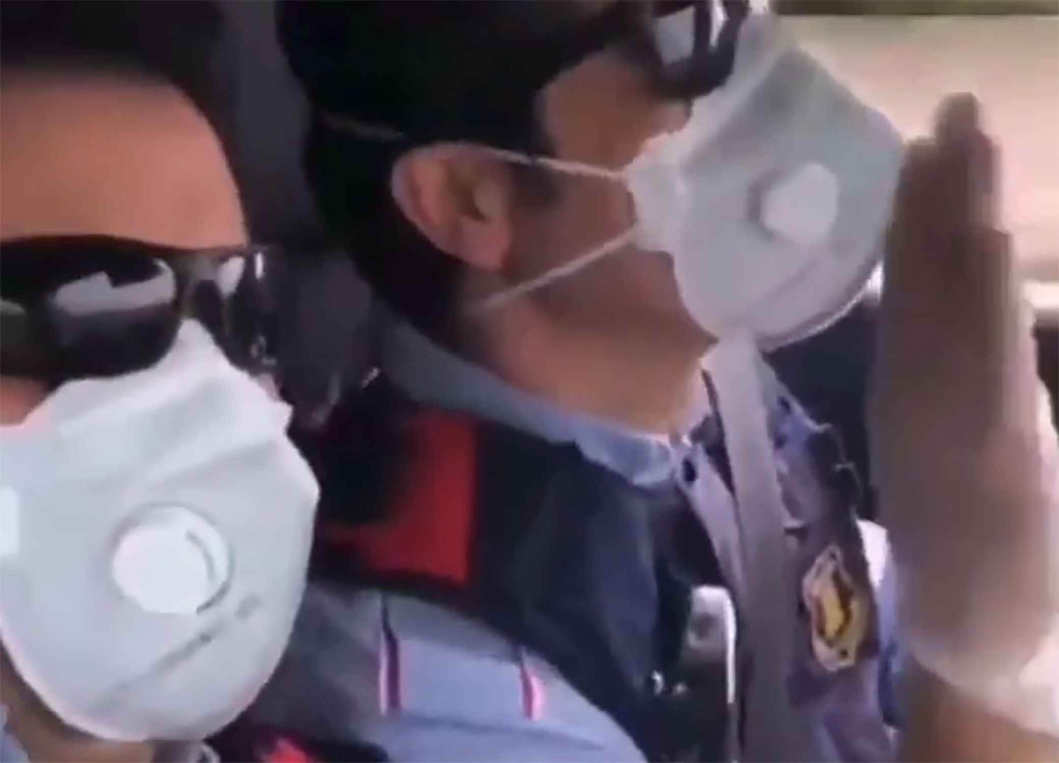 Vídeo: Pillados dos Mossos d'Esquadra bailando música máquina en un coche patrulla