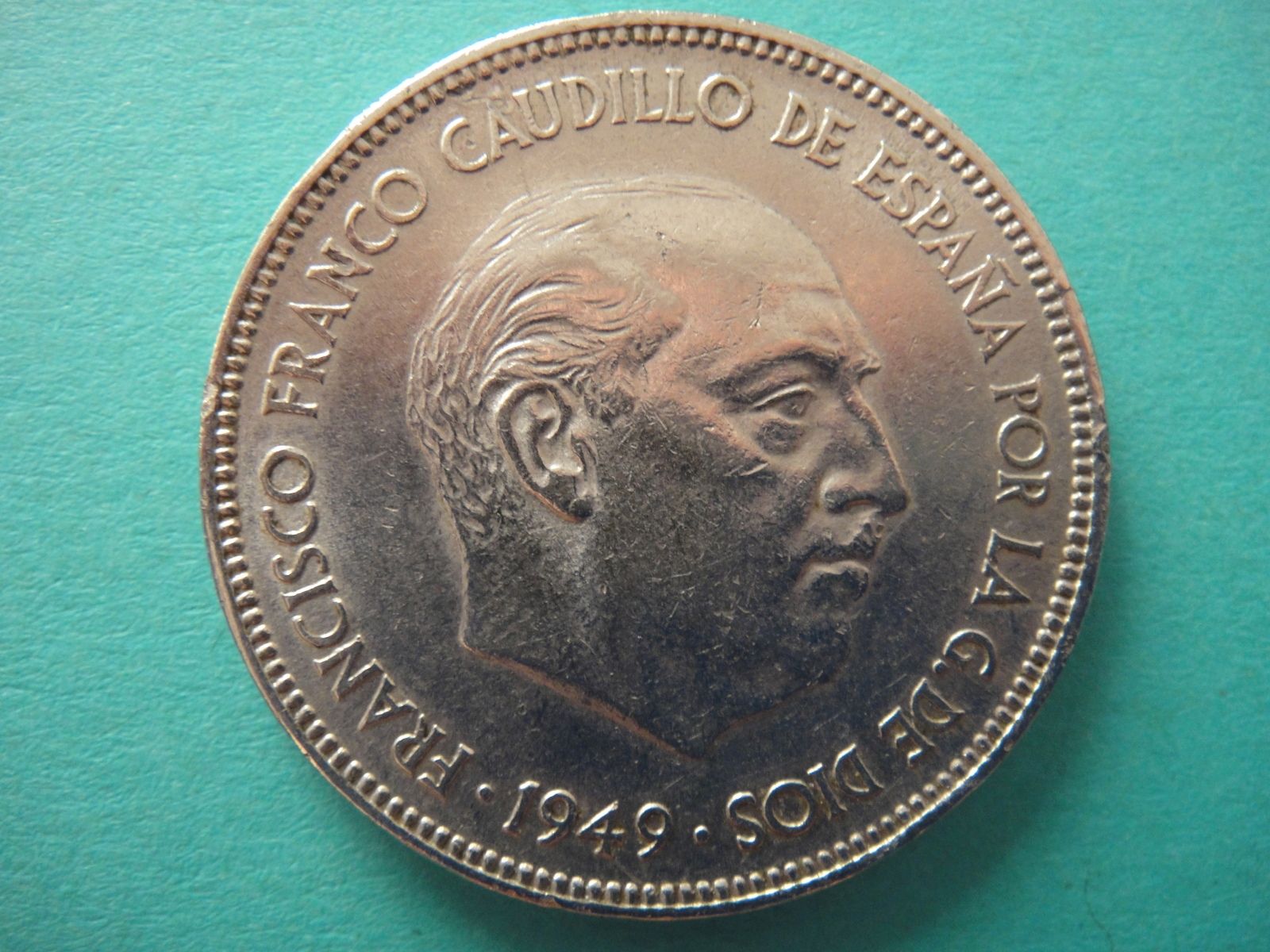 Moneda 5 Pesetas Franco de 1949 versión de prueba  / Archivo