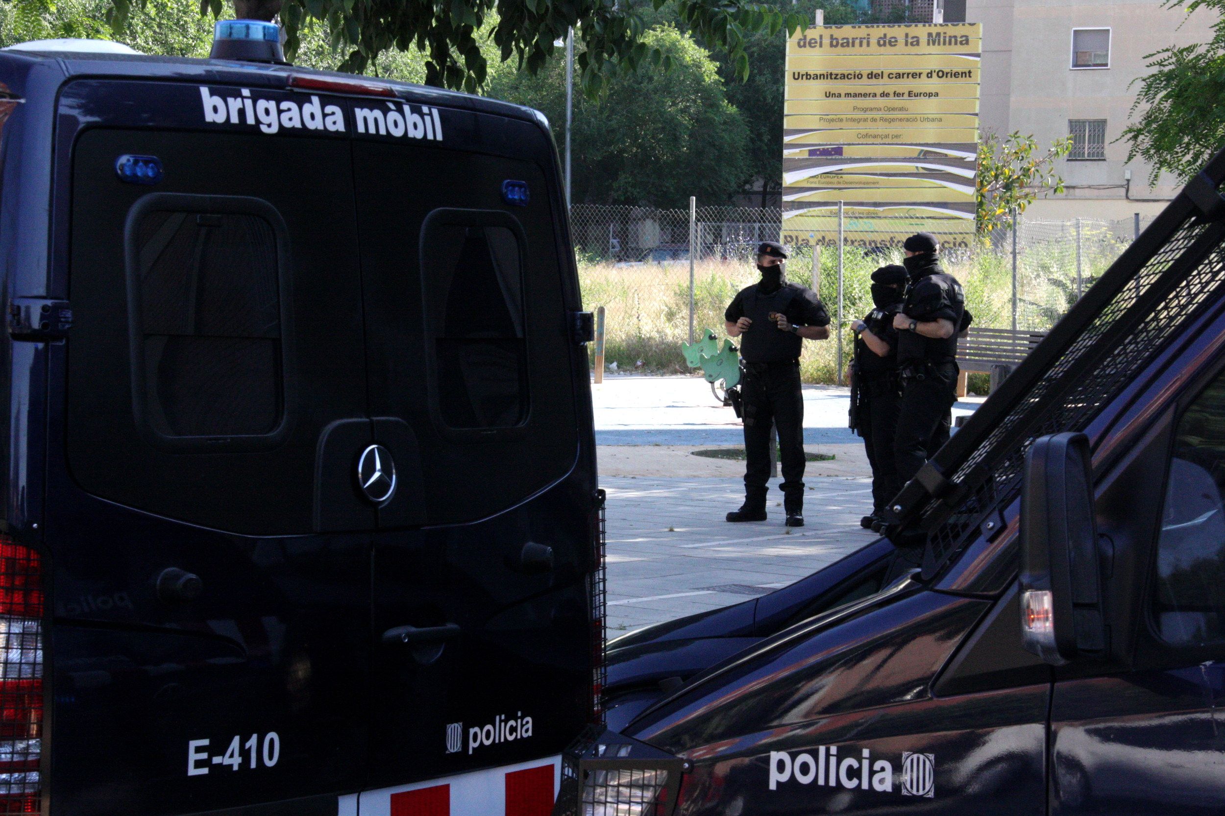 Mossos Esquadra - BRIMO - Barrio de La Mina