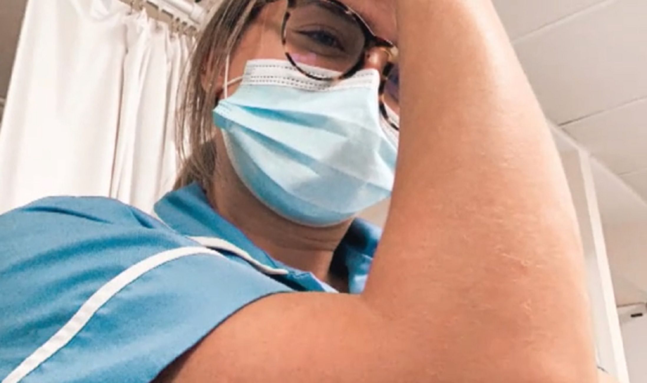 Adriana Muñoz, primera enfermera catalana vacunada con Pfizer contra el coronavirus / Telecinco