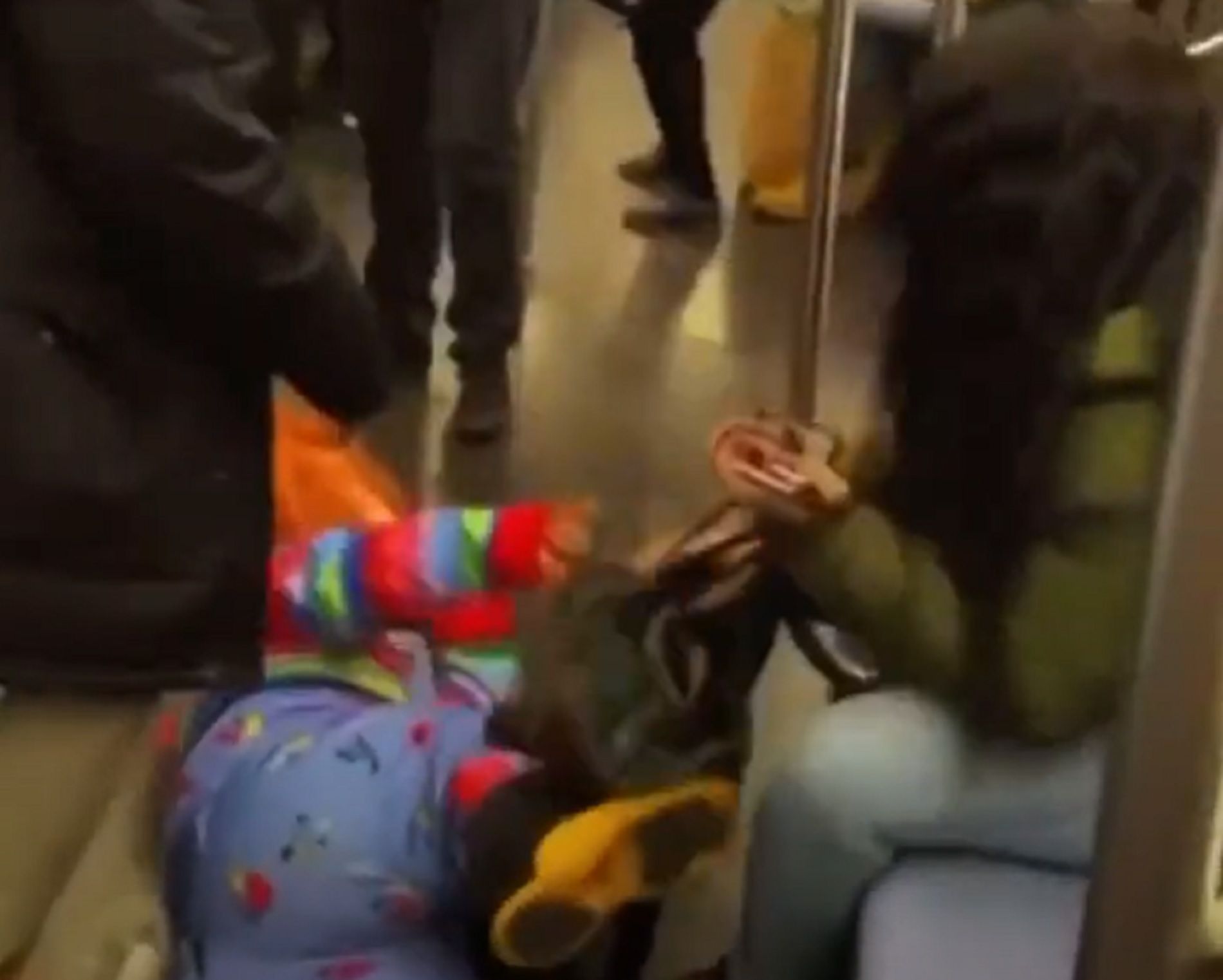 Chucky en el metro de Nueva York / YouTube HoodratchednessTV Chucky en el metro de Nueva York / YouTube HoodratchednessTV