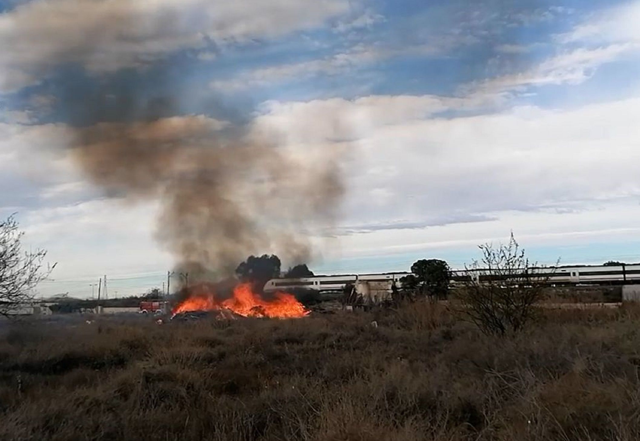 Destroza coches e incendia cosas en San Vicente / Guardia Civil