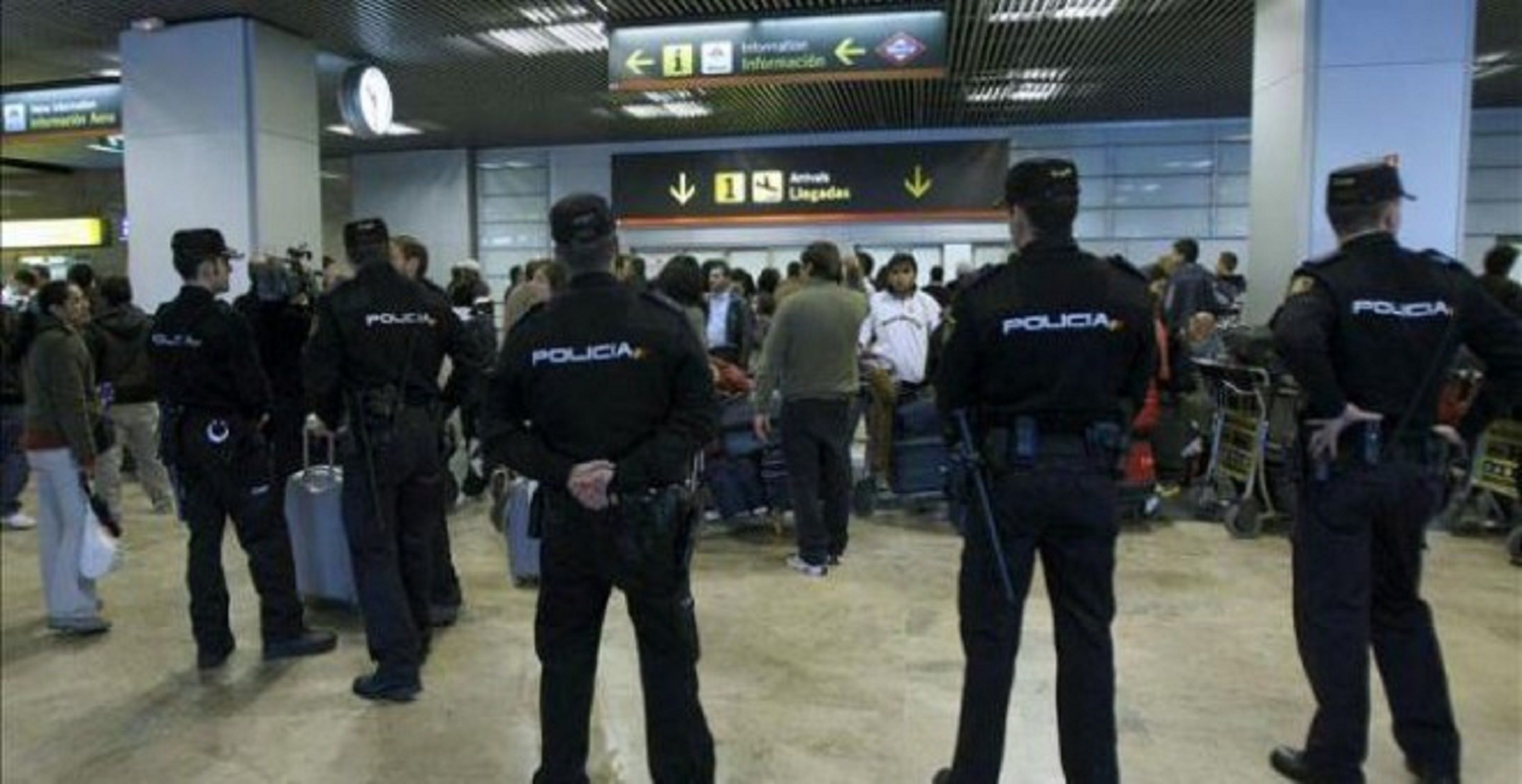 Policia Nacional en l'aeroport / EFE