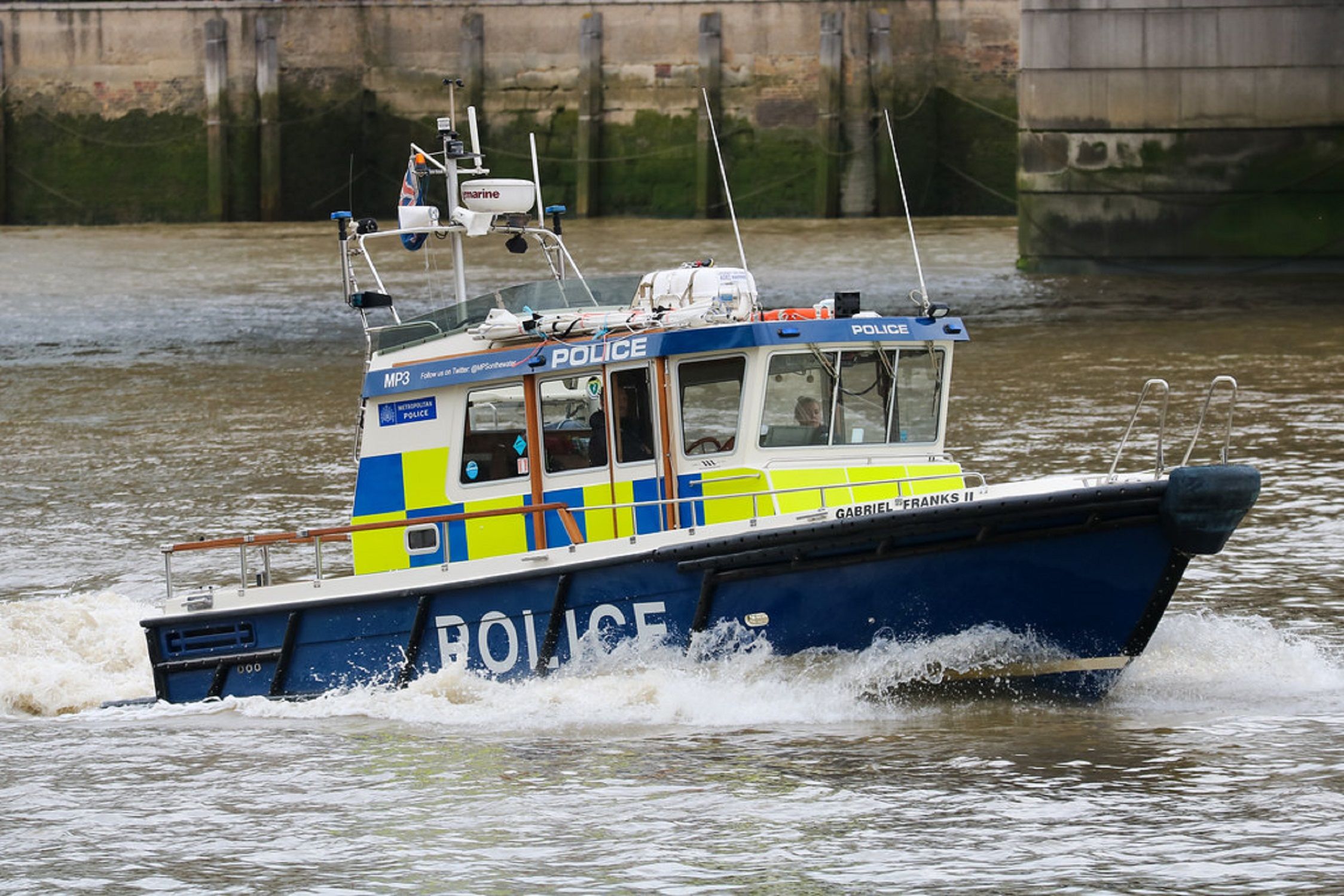 Policía británica río / Flickr