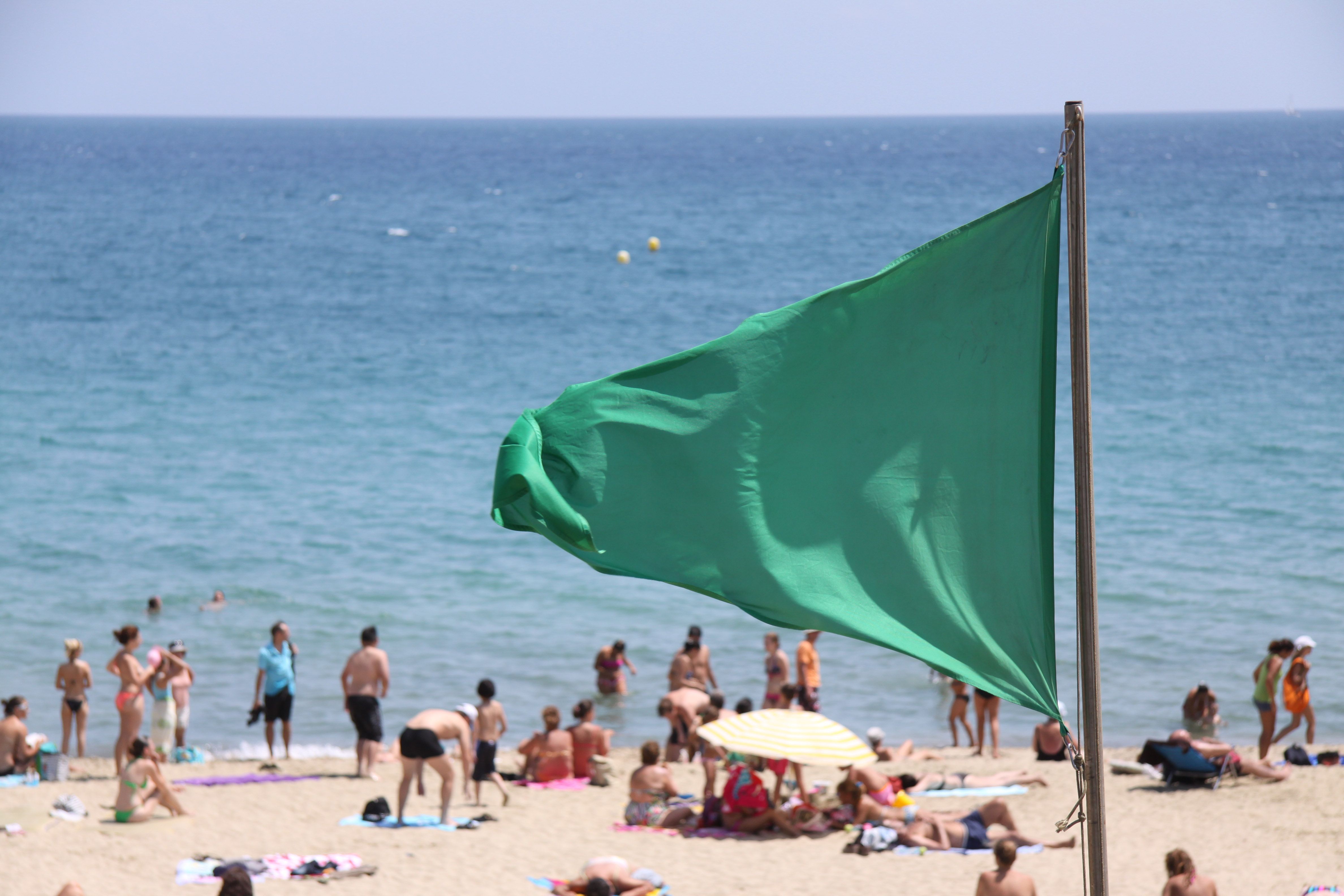 Bandera verde playa / Flickr