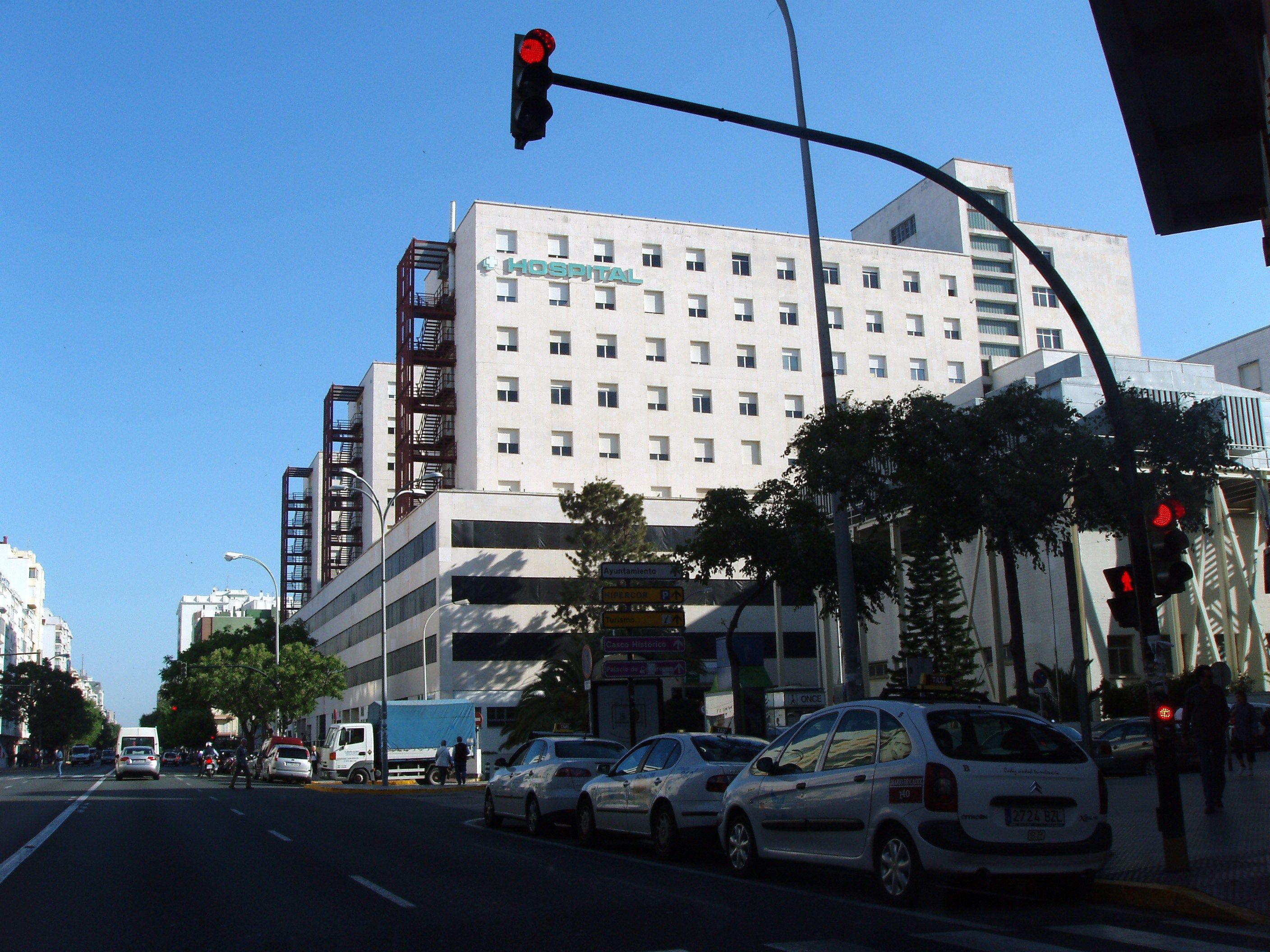 Hospital Puerta del Mar Cádiz / Wikimedia