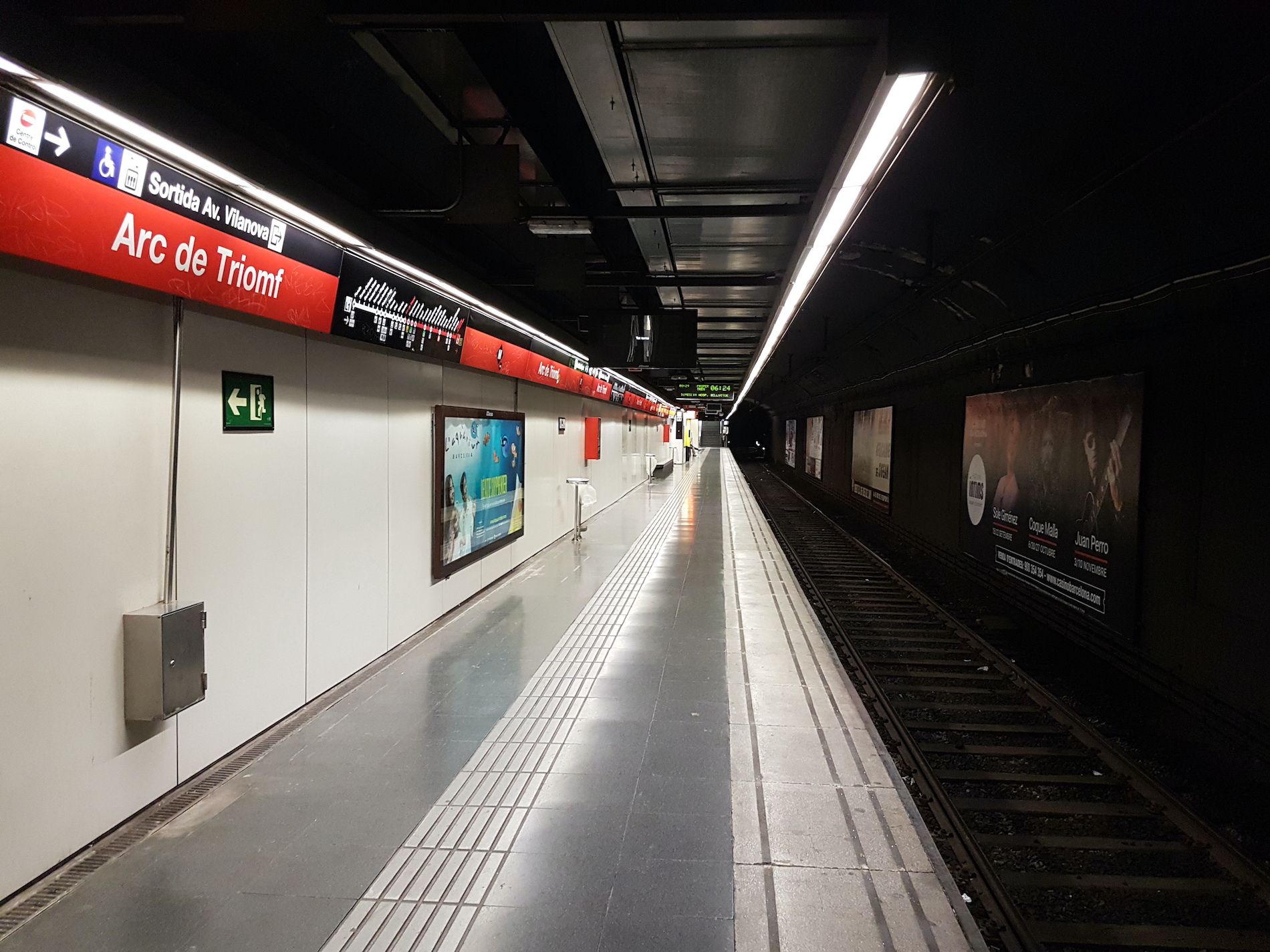 Metro Arc de Triomf / Wikimedia Commons