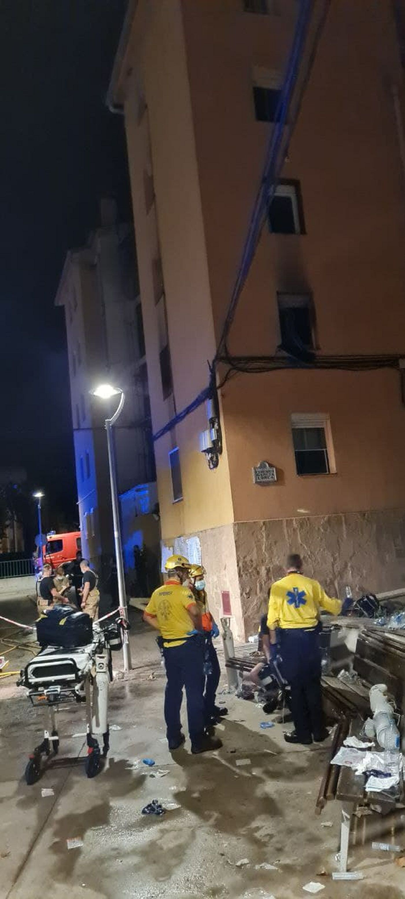 Incendio en un bloque|bloc de pisos en Olesa de Montserrat / Ayuntamiento de Olesa