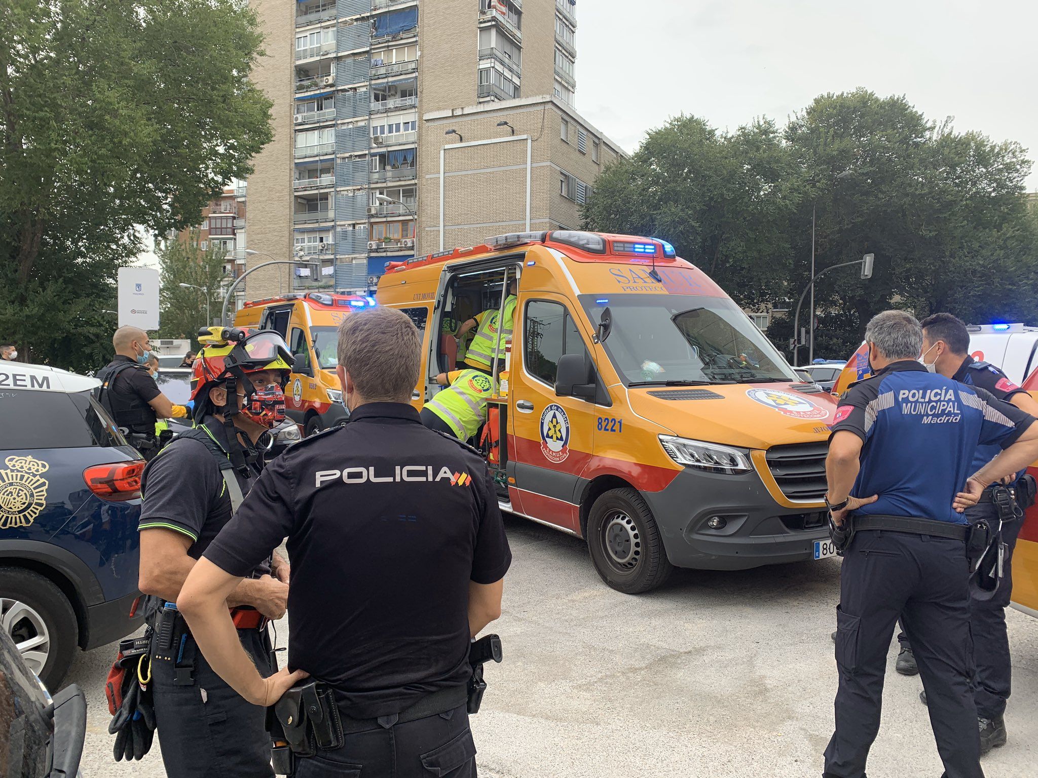 Sanitaris del Samur i Policia Municipal de Madrid / Emergències Madrid